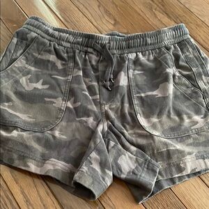 Athleta Farallon Green Cargo Shorts 6T